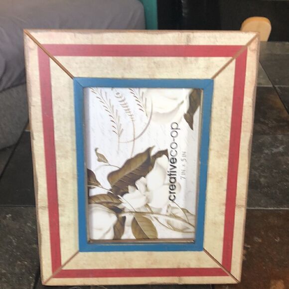 Creative Coop red white and blue wood 5 x7 picture frame - Picture 2 of 4